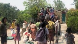 ဗန္းေမာ္ခ႐ုိင္အတြင္း တုိက္ပြဲေတြေၾကာင့္ ထြက္ေျပးတိမ္းေရွာင္ေနရတဲ့ ေဒသခံျပည္သူမ်ား။ (ေမ ၂၀၊ ၂၀၂၁)