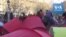 Paris: Des activistes installent un campement place de la République