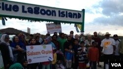 Para keluarga muslim menikmati liburan di Pulau Blue Lagoon, salah satu pulau di Kepulauan Bahamas, Karibia (courtesy photo).