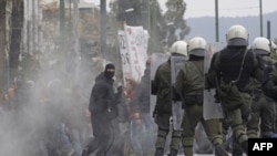 Sukob demonstranata i policije u Atini, 10. februara 2012.