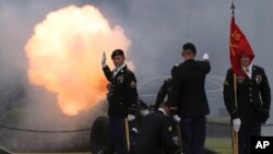 Des soldats américains lors d'un changement de commandement de forces américaines en Corée du Sud, à la garnison de Yongsan, une base militaire des États-Unis, à Séoul, 11 août 2017. (AP Photo/Lee Jin-man)