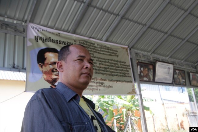 ប្អូនប្រុស​របស់​លោក កែម ឡី គឺលោក កែម រិទ្ធិសិត អាយុ៤៦ឆ្នាំ រស់នៅ​ក្នុង​ខេត្ត​តាកែវ ជាមួយ​ម្តាយ​របស់​លោក កែម ឡី​។