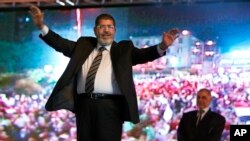 Mohammed Morsi ketika berkampanye sebagai kandidat Presiden dari partai Ikhwanul Muslimin di Kairo, Mesir, 20 Mei 2012 (foto: AP)