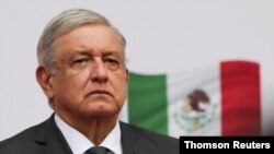 El presidente de México, Andrés Manuel López Obrador, tras dirigirse a la nación en su segundo aniversario como presidente, desde el Palacio Nacional en Ciudad de México, el 1 de diciembre de 2020.