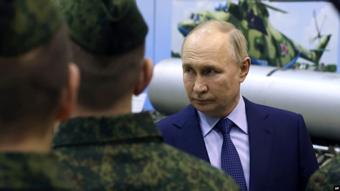Зборувајќи со пилотите на Руските воздухопловни сили, Путин рече дека воената алијанса, предводена од САД, се проширила кон исток кон Русија од падот на Советскиот сојуз во 1991 година, но оти Москва не планира да нападне држава на НАТО