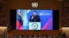 El presidente de Venezuela, Nicolás Maduro, aparece en una pantalla mientras pronuncia un discurso en el inicio de una sesión del Consejo de Derechos Humanos de la ONU, en Ginebra, Suiza, el 28 de febrero de 2022. Foto: Reuters.