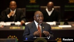 Rais wa Afrika Kusini Cyril Ramaphosa akitoa hotuba kuhusu hali ya taifa mjini Cape Town, Februari 9, 2023