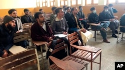 عکس آرشیف از یک صنف در دانشگاه ننگرهار