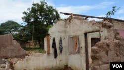 FILE - Muslims who fled the PK5 district are returning home to the PK5 district only to find their homes in ruins, Bangui, CAR, Oct. 2, 2014. (Katarina Hoije/VOA)