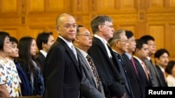 Thai Ambassador Virachai Plasai (L), Thai Minister of Foreign Affairs Kasit Piromya (2ndL), counsel Donald McRae (2nd R) and Mr Asda Jayanama (R) are seen in the courtroom in the dispute over the ownership of the Temple of Preah Vihear at the Internationa