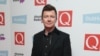 Rick Astley Gelar Konser Musik Gratis untuk Petugas Medis