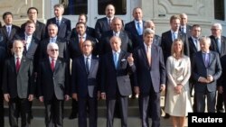 Iraq's President Fuad Masum (2ndL), French President Francois Hollande (3rdL), French Foreign Minister Laurent Fabius (C) and U.S. Secretary of States John Kerry (3rdR) pose for a family photo during the International Conference on Peace and Security in I