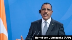 Le président nigérien Mohamed Bazoum lors d'une conférence de presse à la Chancellerie de Berlin, le 8 juillet 2021.