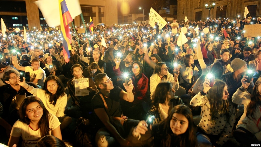 Supporters of the peace deal signed between the government and FARC rebels gather at Bolivar Square during a march for peace in Bogota, Colombia, October 20, 2016. Despite the peace, Colombians are still uprooted by violence.