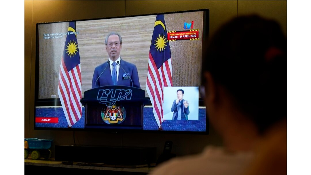 PM Malaysia, Muhyiddin Yassin saat memberikan pengarahan soal penanggulangan pandemi COVID-19 yang disiarkan melalui televisi di Kuala Lumpur, Malaysia, 27 Maret 2020. (Foto: dok)