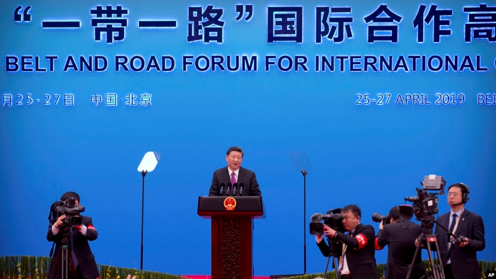 中国国家主席习近平在第二届一带一路国际合作高峰论坛闭幕式的记者会上讲话。（2019年4月27日）(photo:VOA)