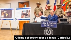 El gobernador de Texas, Gregg Abbott, señaló durante la conferencia de prensa que el objetivo de esta designación es " detener la reciente expansión de la viciosa pandilla venezolana". [Foto Cortesía oficina del gobernador de Texas].