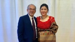 ທ່ານ ສົມຫວັງ ພຣົມຄະຣານູຣັກ ພ້ອມດ້ວຍພັນລະຍາ