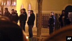 حضور گسترده پلیس در مقابل کلیسا در شهر وین
