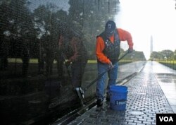 Once a month, from April through October, Rolling Thunder volunteers gather to wash the Vietnam Veterans Memorial wall. (VOA/J. Taboh)