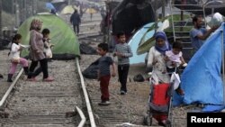 People make their way at a makeshift camp for migrants and refugees at the Greek-Macedonian border near the village of Idomeni, Greece, April 23, 2016.