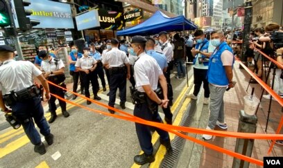 香港警方7 1动员1万警力封锁铜锣湾民主派团体坚持游行摆街站发声