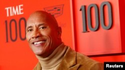 Dwayne "The Rock" Johnson pose à son arrivée pour le gala Time 100 célébrant les 100 personnalités les plus influentes du magazine Time à New York, États-Unis, le 23 avril 2019.