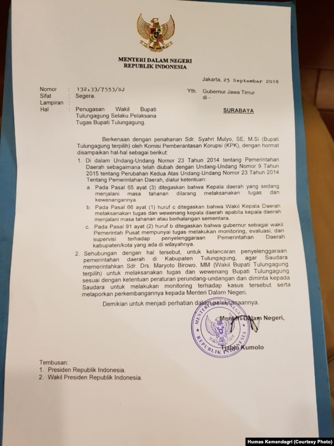 Surat keputusan Mendragi mengenai penunjukan Plt Bupati Tulungangung karena bupati terpilih dalam tahanan KPK. (Foto: Humas Kemendagri)