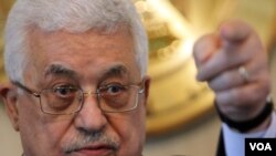 Presiden Palestina Mahmoud Abbas, menurut laporan Al-Jazeera, enggan menyeret Israel ke Mahkamah Kejahatan Perang PBB.