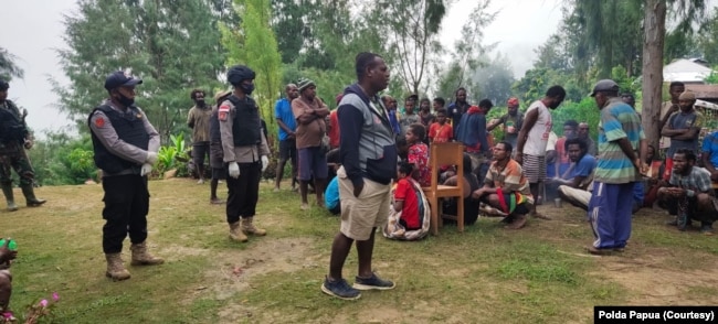 Situasi di Papua setelah adanya penembakan oleh kelompok bersenjata. (Foto: Courtesy/Polda Papua)