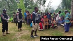 Situasi di Papua setelah adanya penembakan oleh kelompok bersenjata. (Foto: Courtesy/Polda Papua)