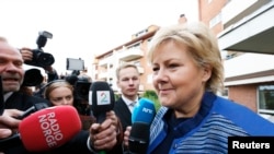 Le chef du parti conservateur norvégien Erna Solberg devant la presse à Oslo, le 10 eptembre, 2013.