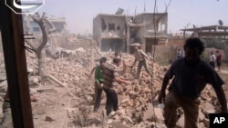 Nhà cửa đổ nát vì các cuộc oanh kích của chính phủ ở Qusair, trong tỉnh Homs của Syria