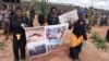 Manifestation de femmes protestant contre les atrocités commises dans le conflit entre forces gouvernementales et séparatistes, Bamenda, Cameroun, le 7 septembre 2018. (M.E. Kindzeka/VOA)
