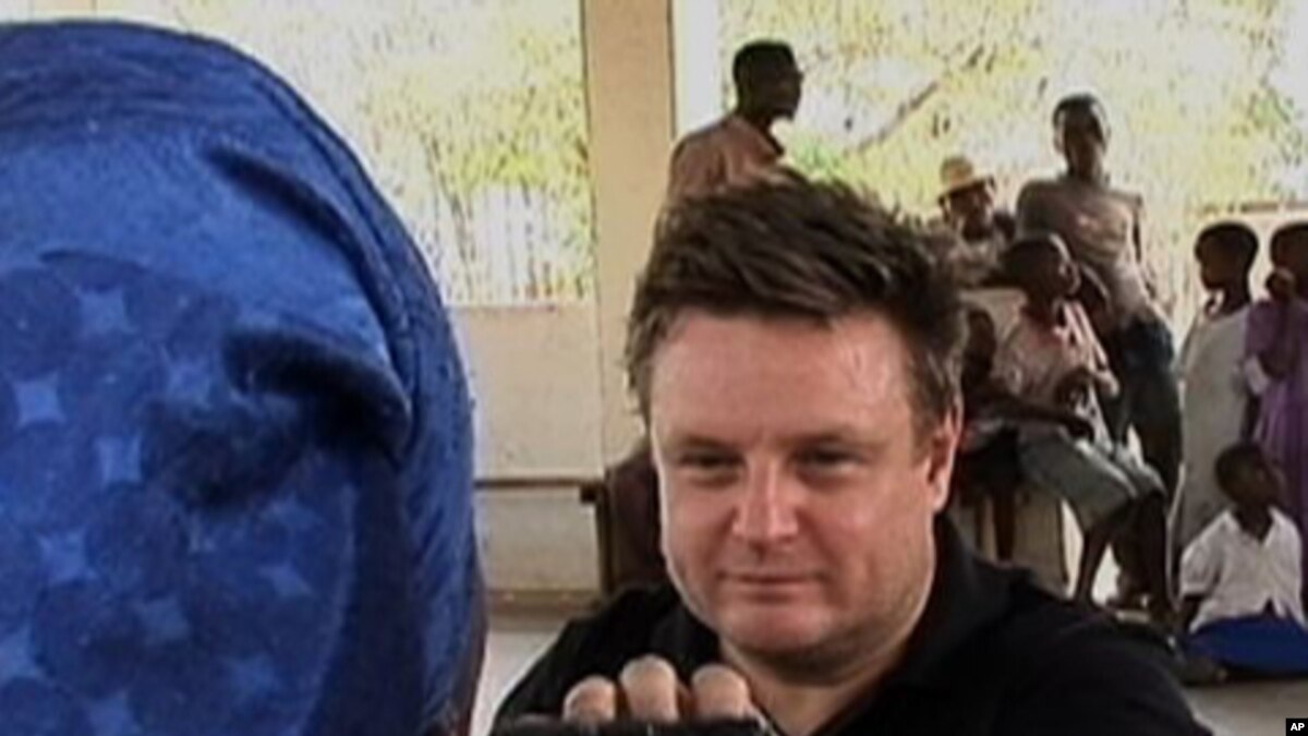 Photographer Captures Pictures of Love and Laughter in War Zone