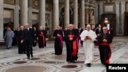 Paus Fransiskus setibanya di Gereja Basilika Santa Maria Maggiore di Roma (14/3). Konferensi Waligereja Indonesia (KWI) menyambut baik terpilihnya Kardinal Jorge Mario Bergoglio sebagai Paus Fransiskus I.