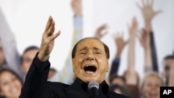 Silvio Berlusconi, leader du Forza Italia (PDL), parle lors d'un rassemblement à Bologne, le 8 novembre 2015.