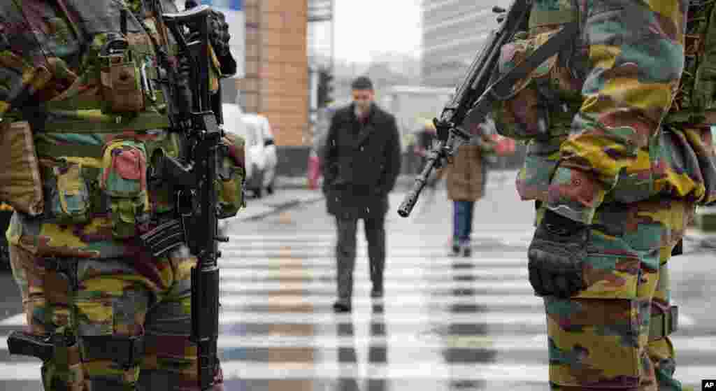 Belgian soldiers patrol the EU headquarters in Brussels, Belgium, Jan. 19, 2015.