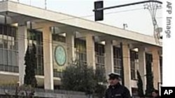 Грција и Португалија ги намалуваат трошоците, на удар на штрајкови