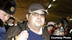 Tư liệu: Ông Kim Jong Nam tới phi trường Bắc Kinh, Trung Quốc. Ảnh do Kyodo News chụp ngày 11/2/2007. Kyodo/via REUTERS/File Photo 