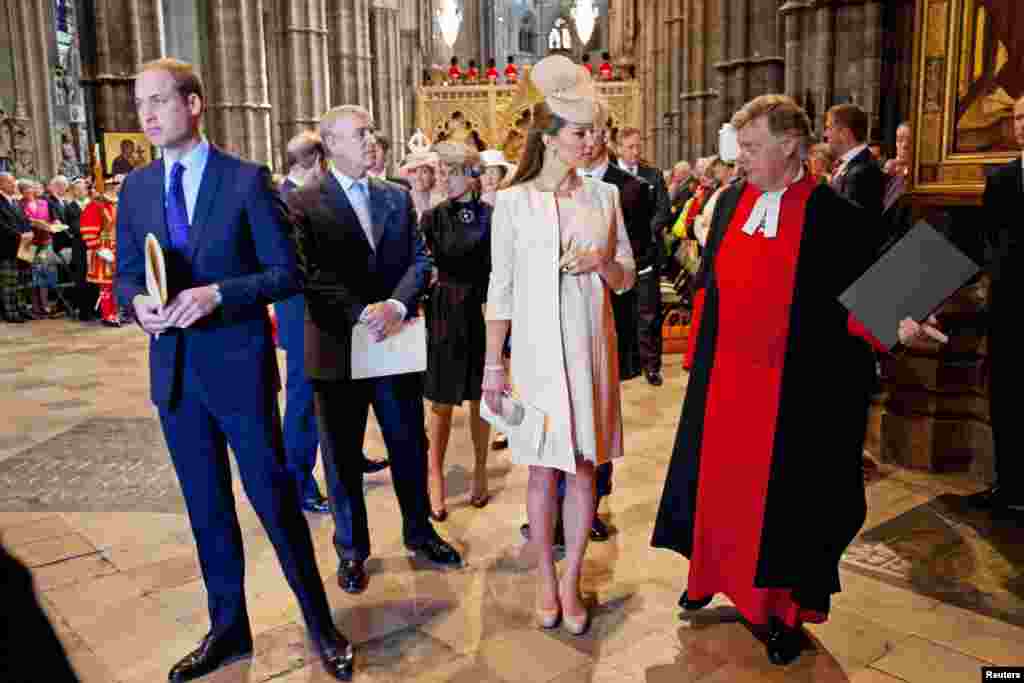 Pangeran William, Pangeran Andrew dan Catherine, Duchess of Cambridge, tiba di gereja Westminster Abbey, London, untuk menghadiri misa perayaan 60 tahun bertahta Ratu Elizabeth II (4/6).