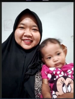 Lea Mayriani (35 tahun), ibu dua anak di Jakarta, yang memilih tidak melanjutkan imunisasi putrinya karena khawatir tertular COVID-19 (dok: pribadi).