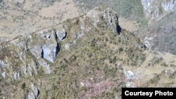 Lokasi jatuhnya helikopter TNI Angkatan Darat yang hilang sejak Juni 2019 lalu dan ditemukan di salah satu tebing di Pegunungan Mandala, Distrik Oksop, Kabupaten Pegunungan Bintang, Papua, Senin (10/2). (Foto Courtesy: Pendam XVII/Cendrawasih, Papua)