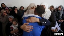 Relatives of Palestinian Abdullah al-Shalalda, who was killed by Israeli undercover forces in a raid at Al-Ahly hospital, mourn at his funeral in the West Bank village of Sair, north of Hebron, Nov. 12, 2015. 