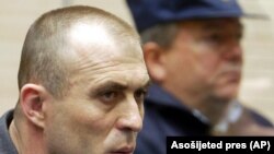 Zvezdan Jovanović, osuđeni ubica Zorana Đinđića, tokom sudskog procesa u kom je osuđen na 40 godina zatvora