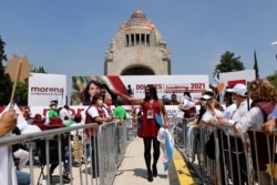 Maria Clemente Garcia menghadiri acara politik, menjelang pemilihan paruh waktu pada 6 Juni, di Mexico City, Meksiko, 30 Mei 2021. (REUTERS/Carlos Jasso)