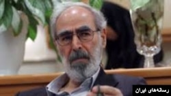 قدیانی گفت که در ایران، رییس‌جمهوری به دلیل محدودیت اختیاراتش، حداکثر می‌تواند «تدارکات‌چی بیت رهبری» باشد. 