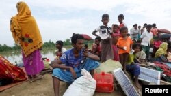 Lokacin da 'yan Kabilar Rohingya suke tserewa daga Myanmar saboda muzguna masu da ake yi