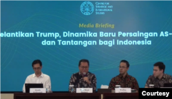 Para peneliti CSIS Jakarta menyampaikan hasil kajian mereka terkait tantangan hubungan bilateral Indonesia-AS di bawah Trump. (Foto: Courtesy)