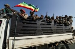 13일 에티오피아 암하라 지역 민병대가 티그라이 반군과 싸우기 위해 산자로 이동하고 있다.